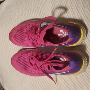 Nike Epic React Flyknit 2 Pink size 5.5